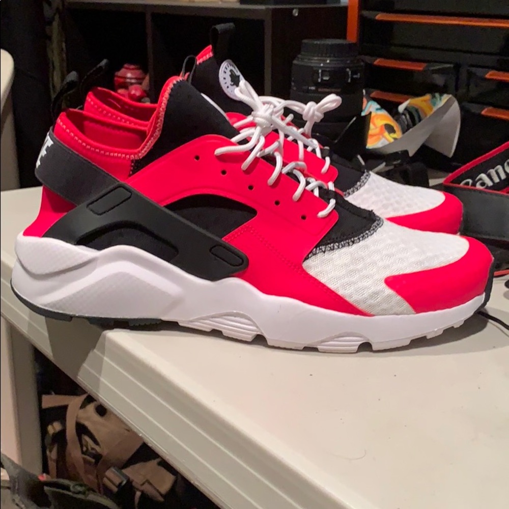 Nike Huaraches - Picture 3 of 5